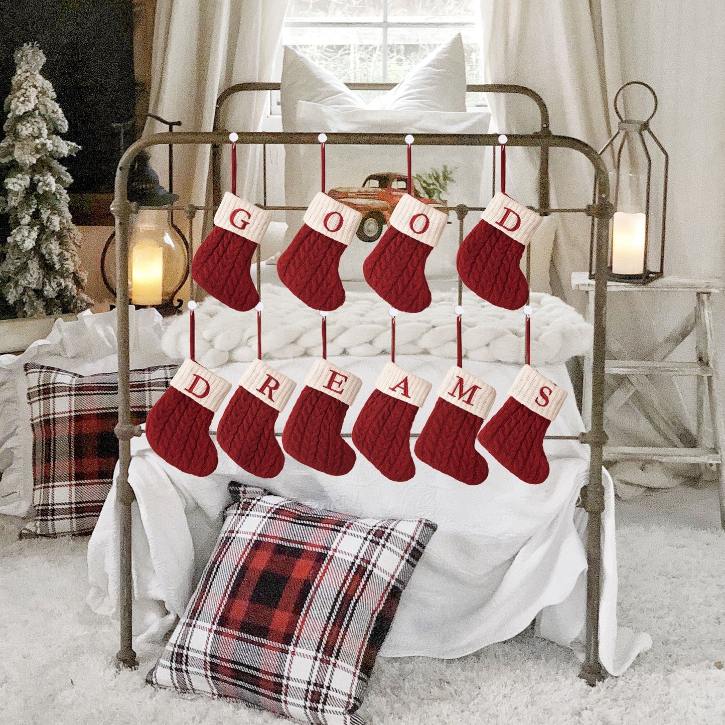 Kreativer Weihnachtsstrumpf mit Buchstaben als Hängedekoration